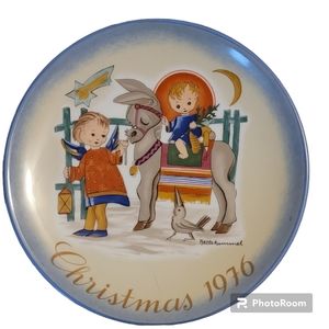Vintage 1976 Sister Berta Hummel Limited Edition Collectors Plate